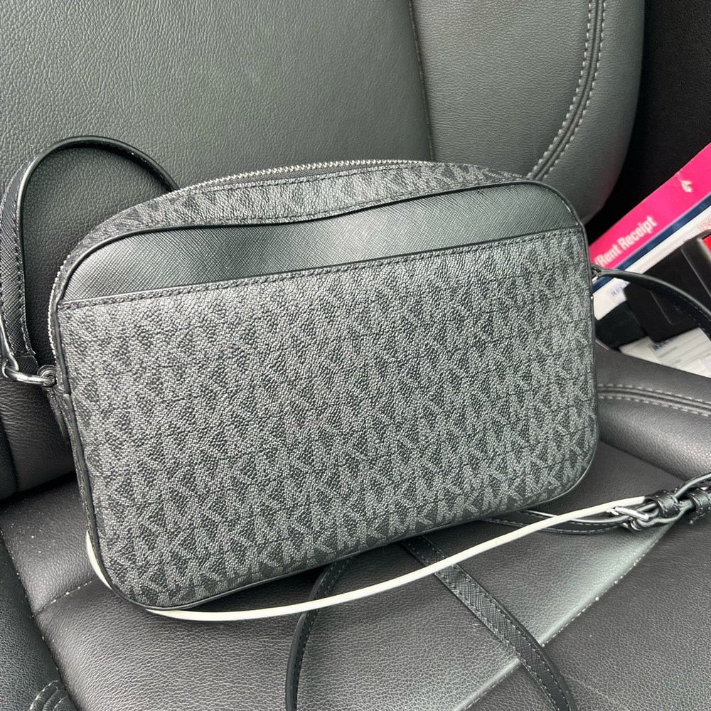 Jet Set Crossbody - Picture 2 of 5